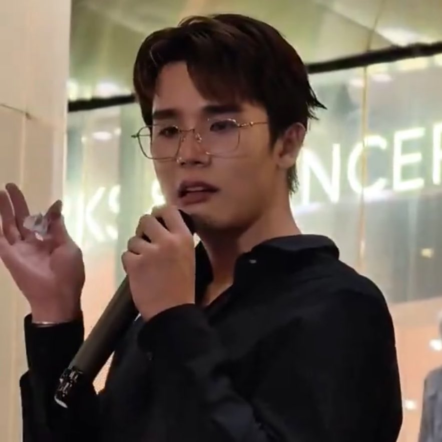 pcybae7's tweet image. I love whatever is wrong with him 😭😭

JIMMYSEA X LIFTERGLAZE 
#MaybellinexJimmySea