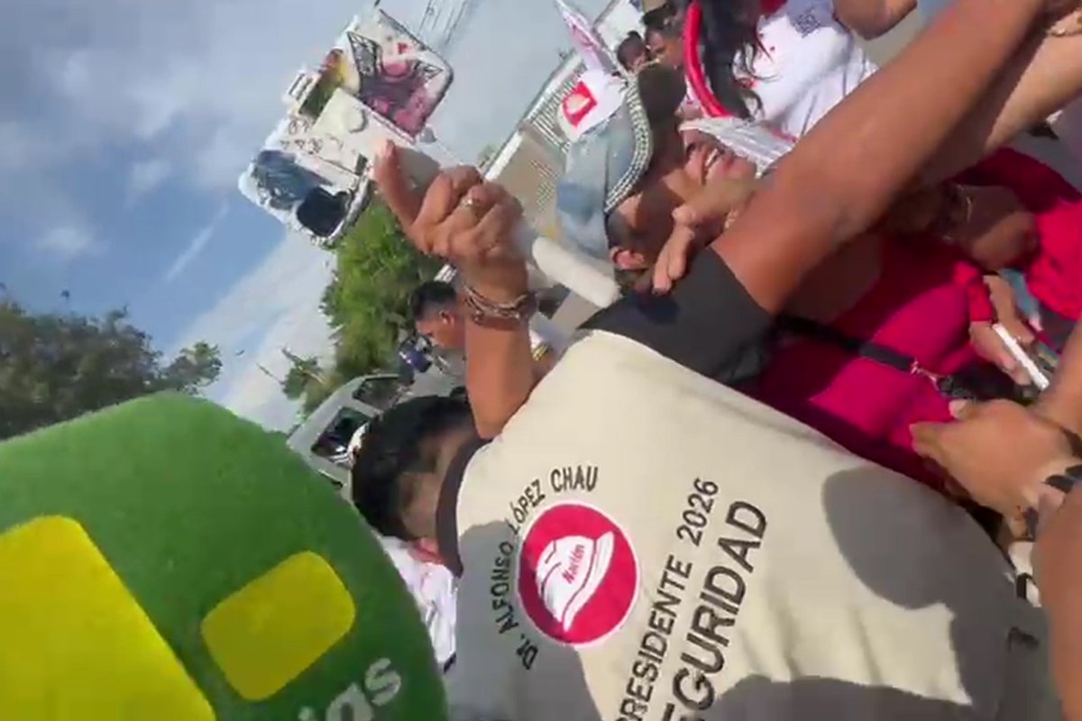 Corresponsales de América TV,  RPP,  Latina y  La República fueron víctimas de agresiones físicas y obstrucción a la cobertura por seguridad de candidato presidencial de <a href="/Ahora_Nacion/">Ahora Nación</a>, Alfonso <a href="/LopezChauNava/">Alfonso López-Chau</a> durante su arribo a Chiclayo

Ver más: acortar.link/FLQf0M