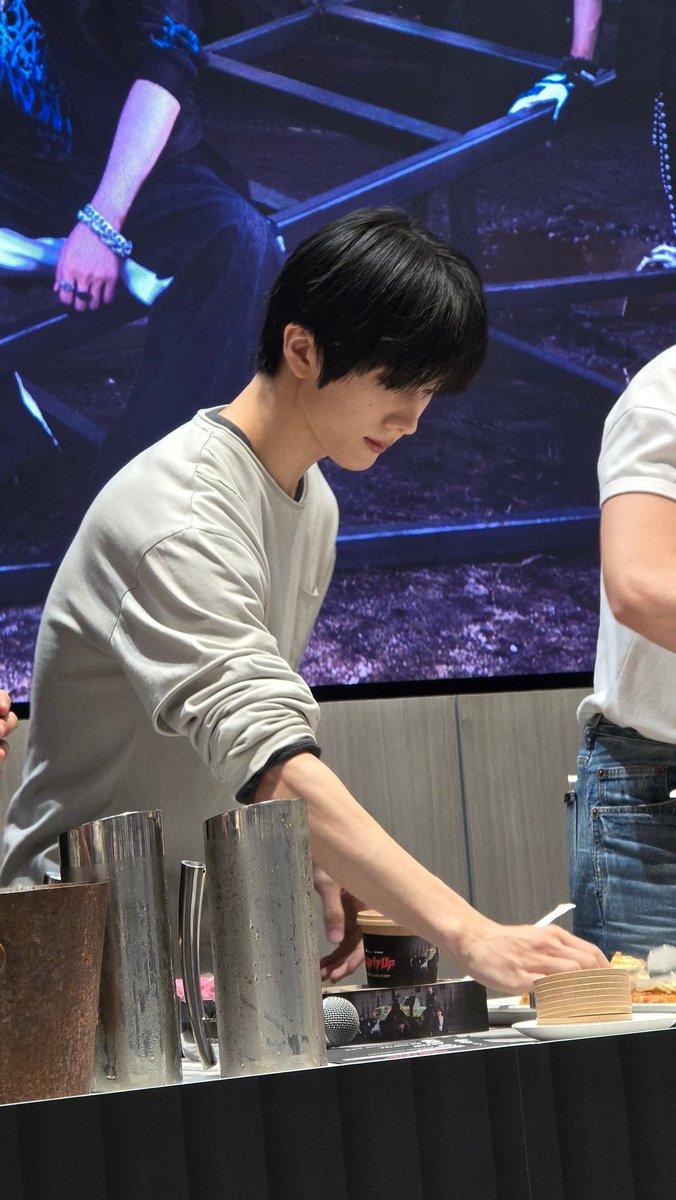 ป้าให้เลยเด็กคนสุดท้ายของโลกที่หล่อที่สุด 😭

#ShopeexNCTDREAMEvent