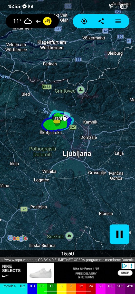 Najboljše je pa k mamo v Šenčurju privat dež s sodro.