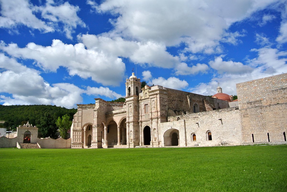 Instalarán en #Oaxaca escuela especializada en restauración del patrimonio 

✨ El proyecto federal contempla laboratorios, formación académica y fortalecimiento de zonas arqueológicas como Monte Albán.

 👉lazafra.com.mx/index.php/2026…

<a href="/cultura_mx/">Secretaría de Cultura</a> <a href="/SECULTA_GobOax/">SECULTA GOBOAX</a> <a href="/INAHmx/">INAH</a>