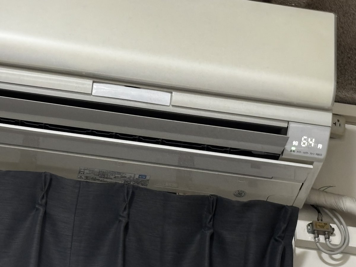 風呂出たらこれになってて
          「34℃か...？」
とか思って凝視したらｲﾏｺﾘ