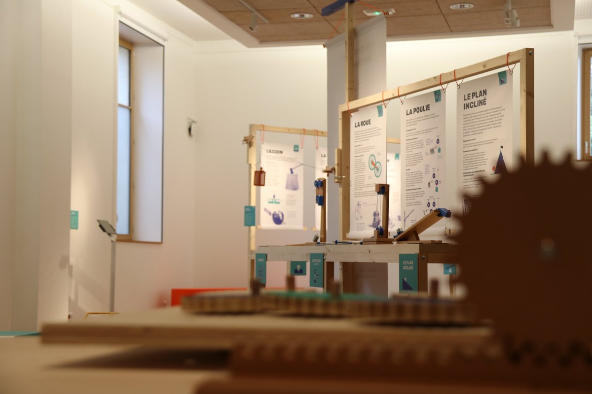 DepVendee's tweet photo. ⚙️ La Vendéthèque vous fait découvrir la science du quotidien

💡 La nouvelle exposition temporaire ouvre ses portes au public aujourd’hui. Venez en famille explorer la mécanique à travers de multiples expériences ludiques.

🌐 Infos et animations : https://t.co/ONnzm2vtBR https://t.co/x97pCgWQDf