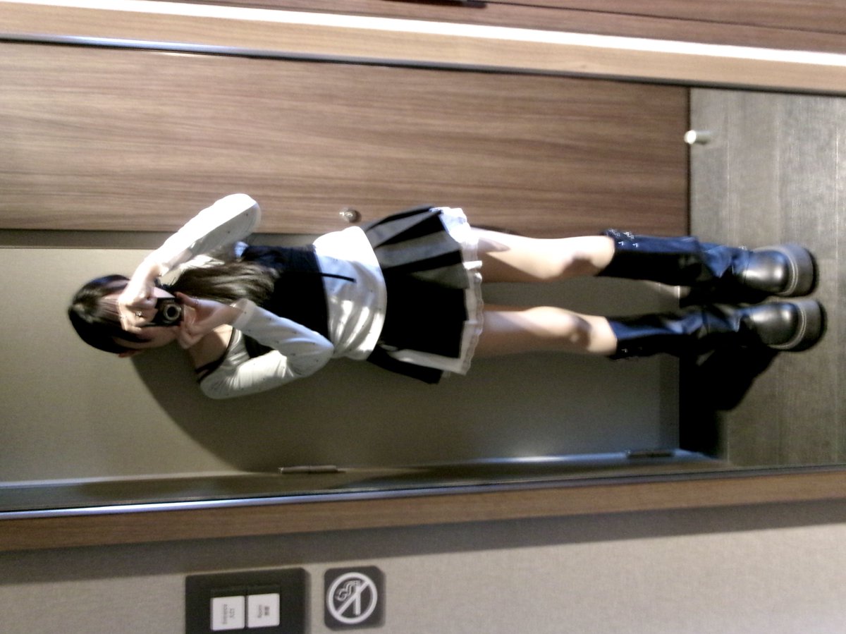 den tweet media