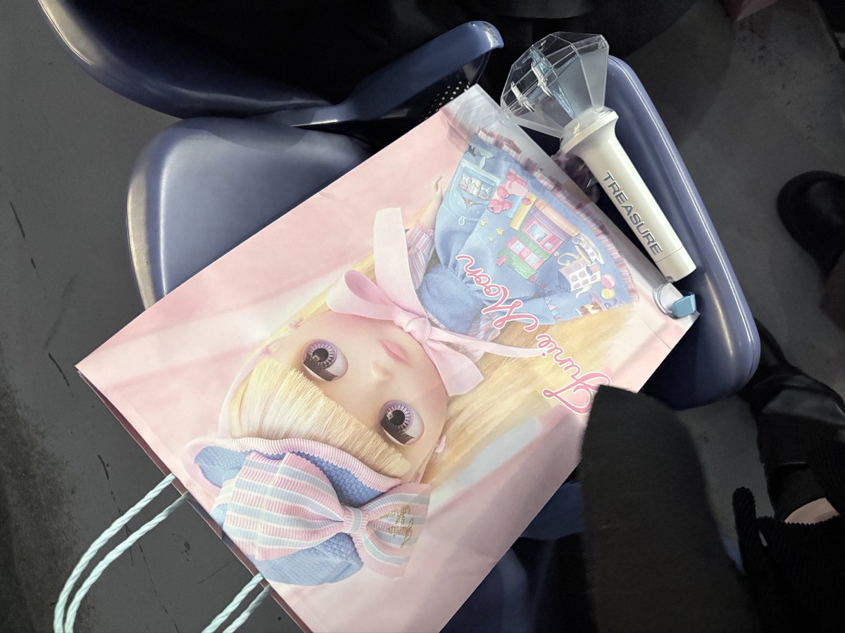 den (@mycat1s) on Twitter photo 