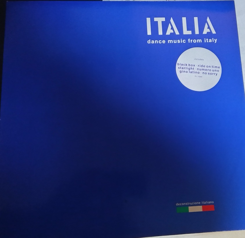 89年イタロを聴きました A1ブラックボックス流行りまくったけどクレジット見るとエドガーウィンターのダンハートマン作曲で何でだろうかと調べると無断サンプリングされたんですね全体的にチージィなピアノ最高B5サイコチームがゴアライクで最高