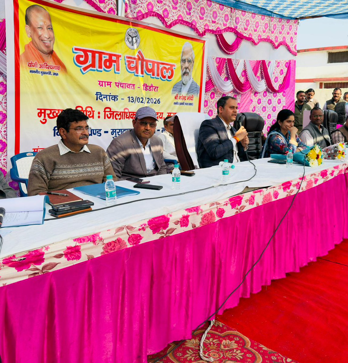 मा. मुख्यमंत्री जी की मंशा के अनुरूप पात्र व्यक्तियों को विभिन्न योजनाओं से जोड़ने के उद्देश्य से ग्राम पंचायत डिडौरा में ग्राम चौपाल आयोजित हुई।
ग्राम चौपाल में ग्रामीणजनों को योजनाओं की जानकारी दी गई एवं उनकी समस्याओं को चिन्हित करके अधिकारियों को निस्तारण हेतु निर्देश दिए गए।