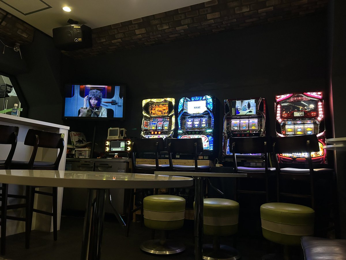 #GuildNeo オープン🫶🏻

✅最新DJ機材完備！
✅自由に触れるディスプレイスロット🎰
✅カラオケ無料！歌い放題🎤
💟系列店舗<a href="/Bar8192God/">大阪パチスロBar8192🎰</a> <a href="/yoruhamarude/">夜はまるでーーのように |道頓堀・宗右衛門町店</a> <a href="/BluffKawaii/">ブラフカワイイ@大阪ポーカーコンカフェ</a> 

うじゅ <a href="/_u10oo/">うじゅ</a> が
ご来店お待ちしております🌟

営業時間 24:00~05:00(早閉め03:00)
📍大阪市中央区千日前1-6-8 的場ビル2階1番奥