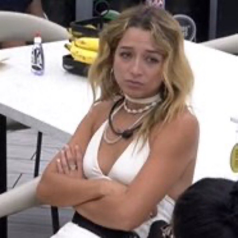Jessicapcrs's tweet photo. Alguem faz esse meme da samira por favor 

Bbb26 Prova roubada Ana paula #provaroubada Milena https://t.co/VuEIsNJVQY