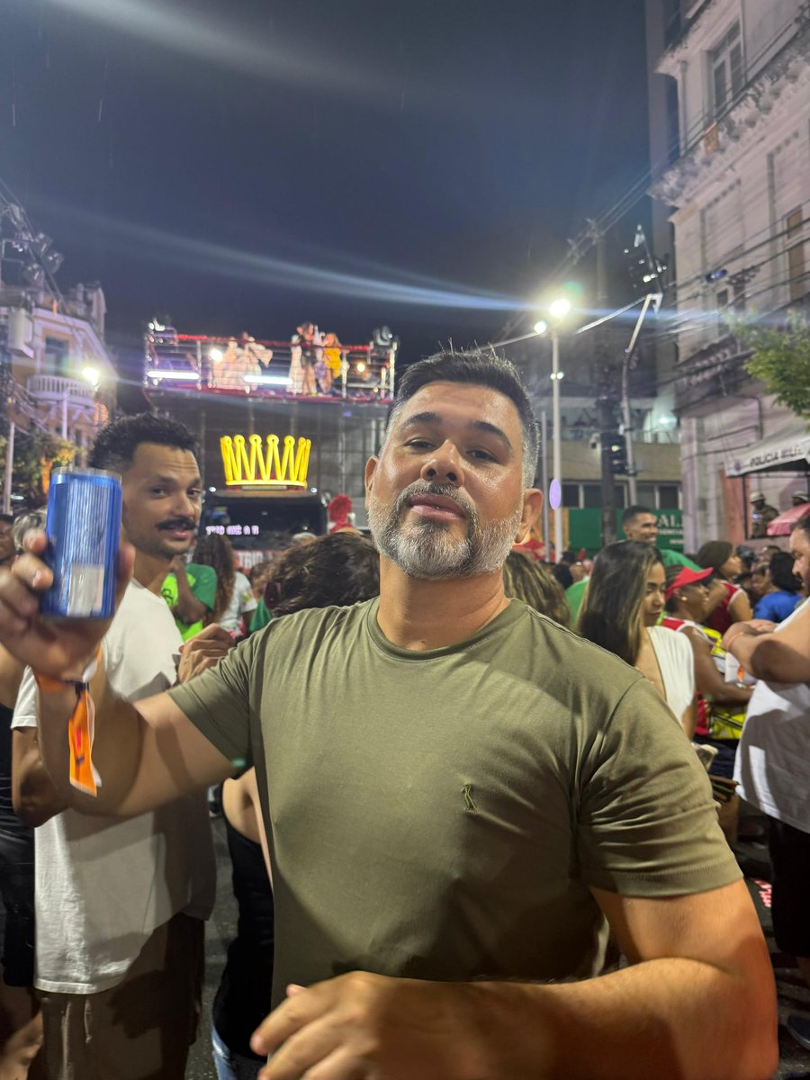 flaviodultra's tweet photo. Carnavalizando… https://t.co/RdNhyvLHvs