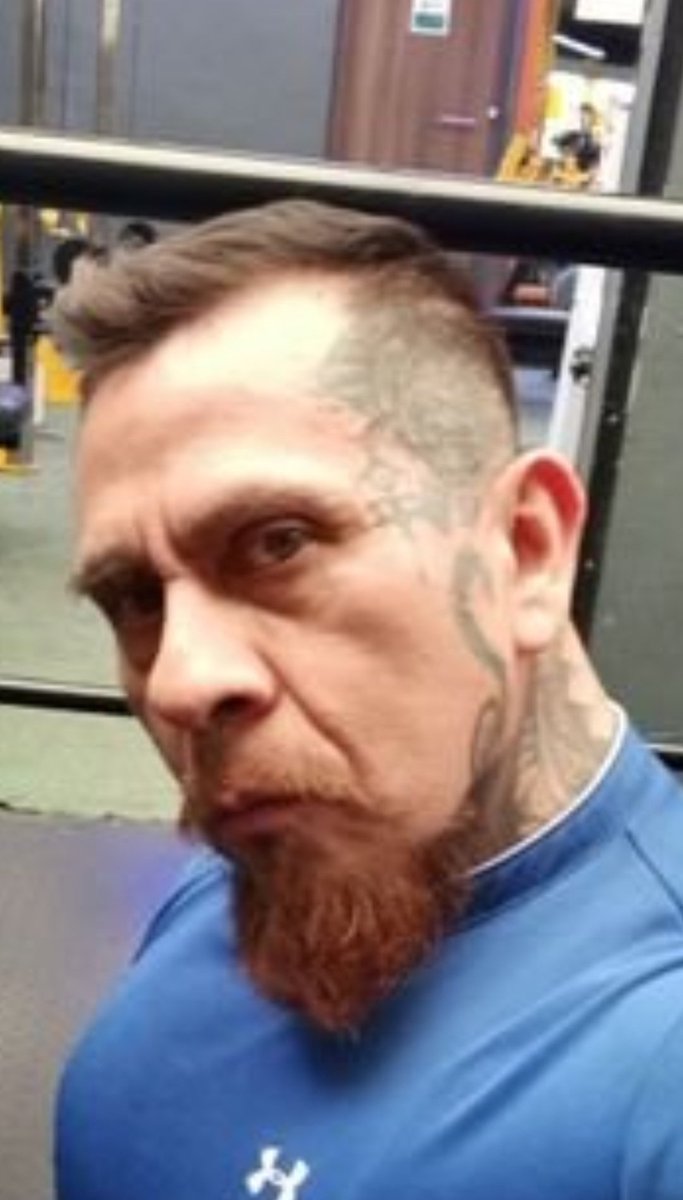 Éste tipo cara de delincuente es el que me está mandando mensajes para insultarme y amenazarme.
Espero que X le cierre su cuenta, ya lo denuncié dos veces.