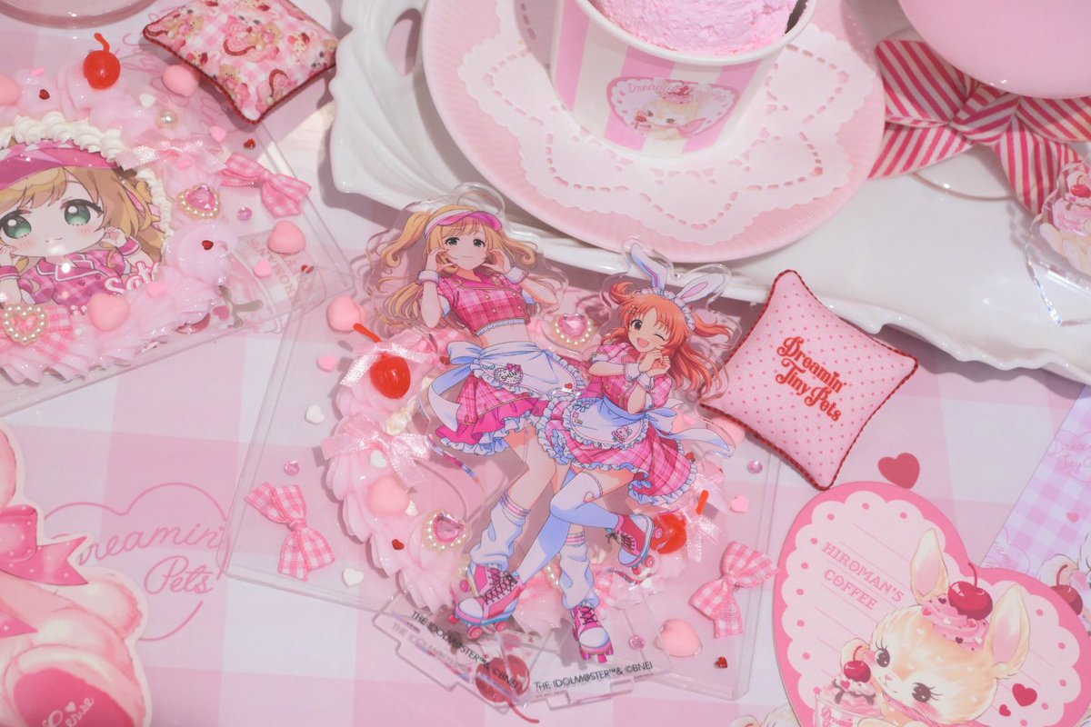 しゅがはのグッズも持って行ったよ♡
テーブルも可愛いからグッズ置いて写真撮っただけでとても映える😭💗💗💗💗
あと沢山写真撮っても形崩れないです！