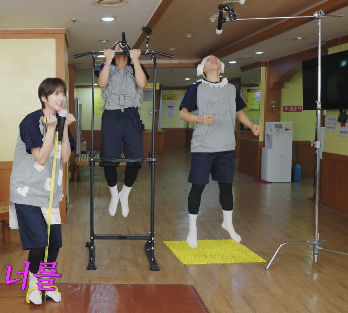 ㅜㅜ전원 개무리하고잇고 왼쪽에 민트 한마리