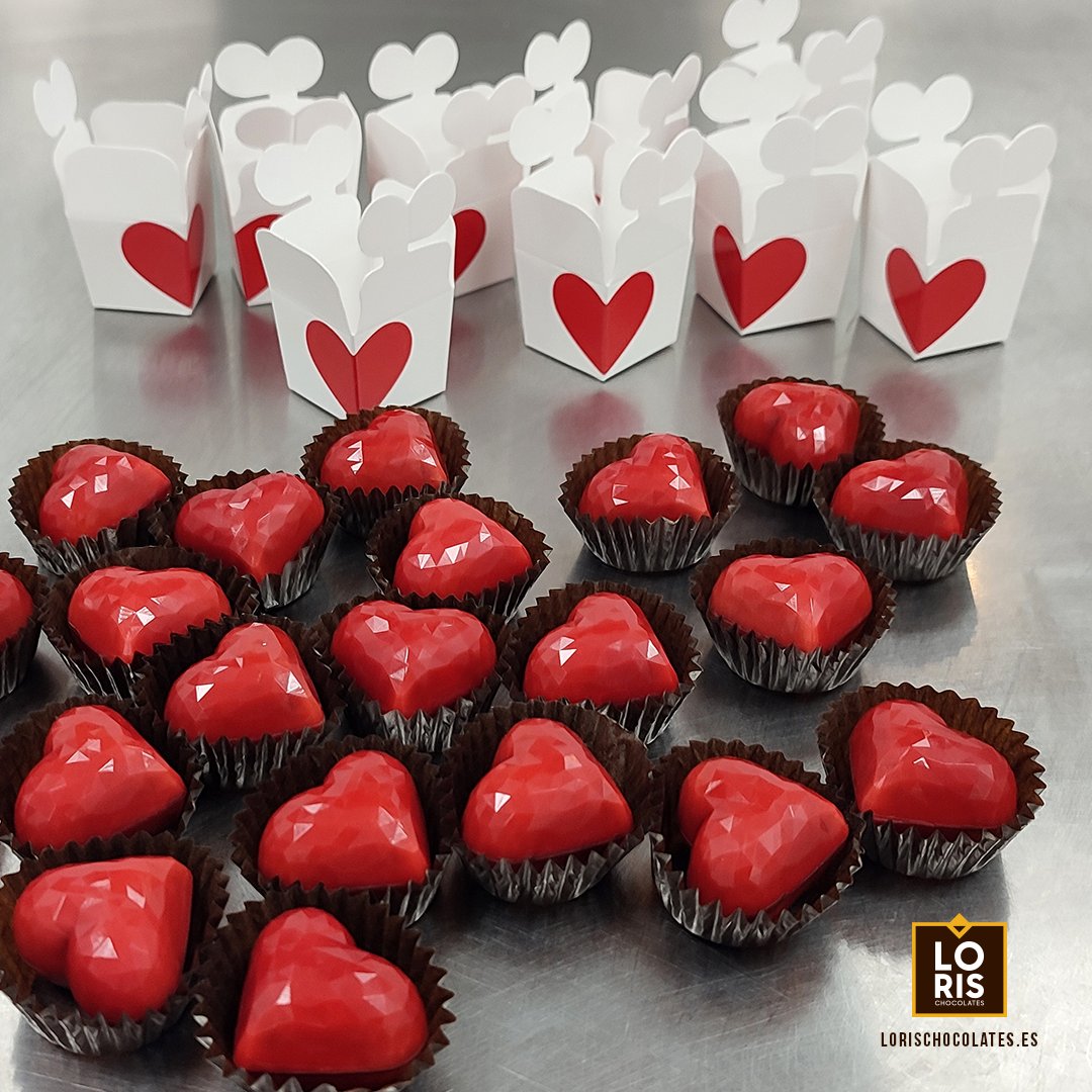 lorischocolates's tweet photo. Un corazón de chocolate vale más que mil palabras. ❤️🍫 https://t.co/c9jhLpQFzv