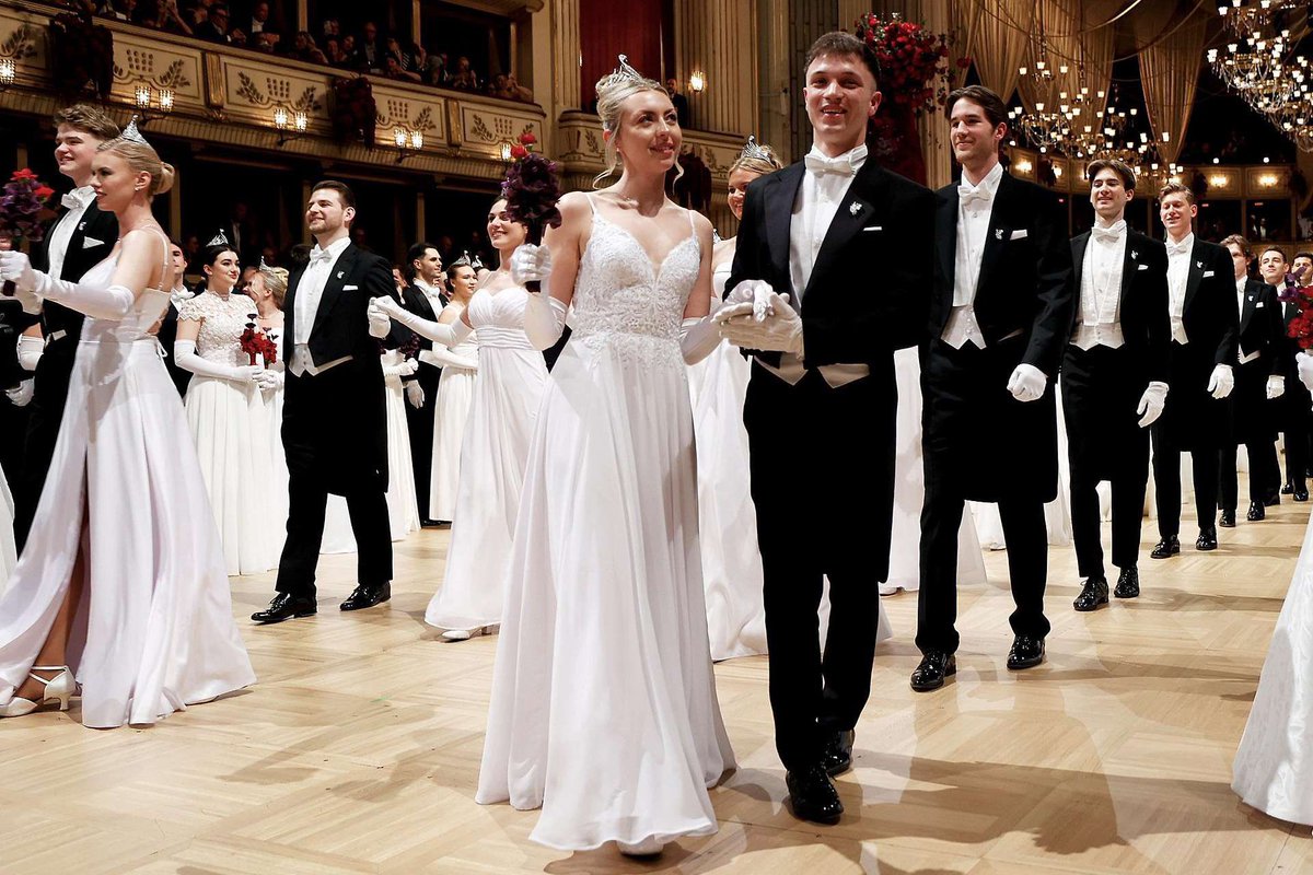 elisaspiropali's tweet photo. 🇦🇱🇦🇹 Honored to attend the exquisite Vienna Opera Ball at the invitation of Austria’s Federal Minister for European and International Affairs @BMeinl under the patronage of the Federal President, Dr. Alexander Van der Bellen.
This distinguished invitation extended to Albania highlights the strong partnership between our countries and the enduring role of culture as a bridge of friendship and diplomacy.