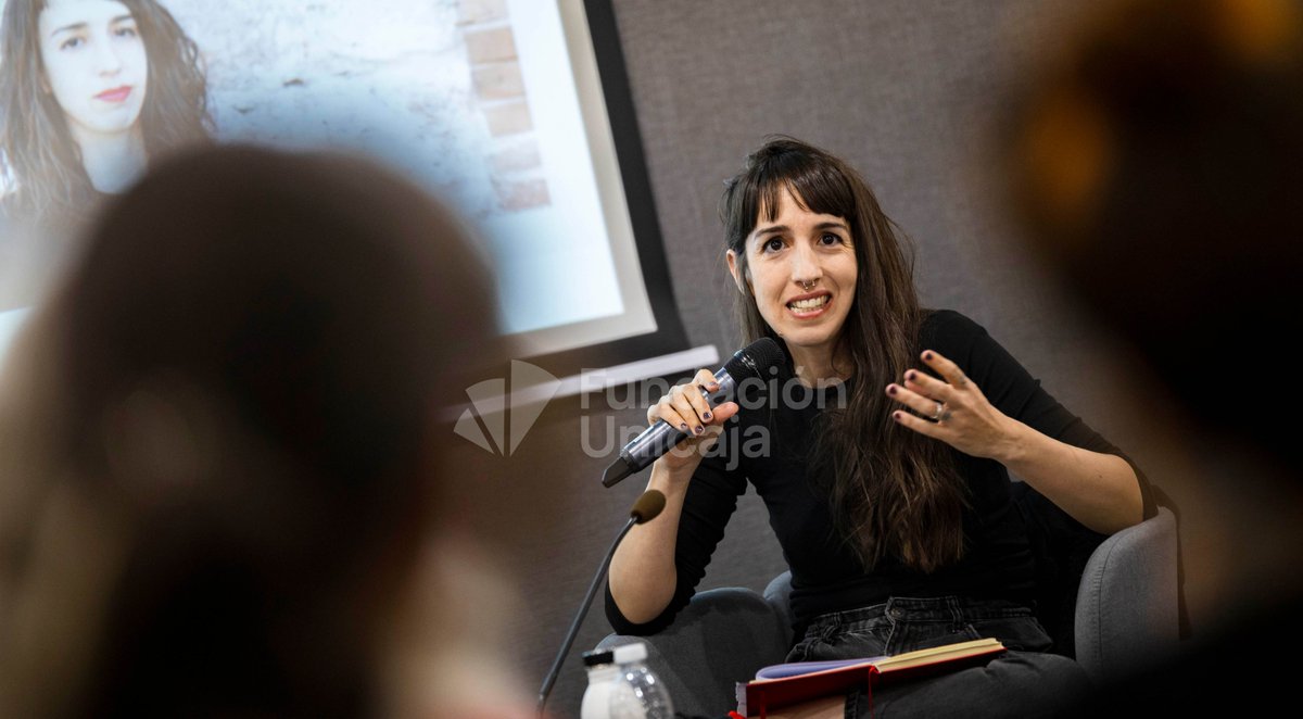 FundUnicaja's tweet photo. 🟢El escritor y traductor @munirhachemi y la editora y escritora Layla Martínez participaron ayer en nuestro ciclo #LaPoesíaAhora en #Almería. 

👉En 'La poesía es una casa vacía' abordaron el peso del terror y de la fantasía en la escritura

📸 @chemaartero https://t.co/smQhrZONPS