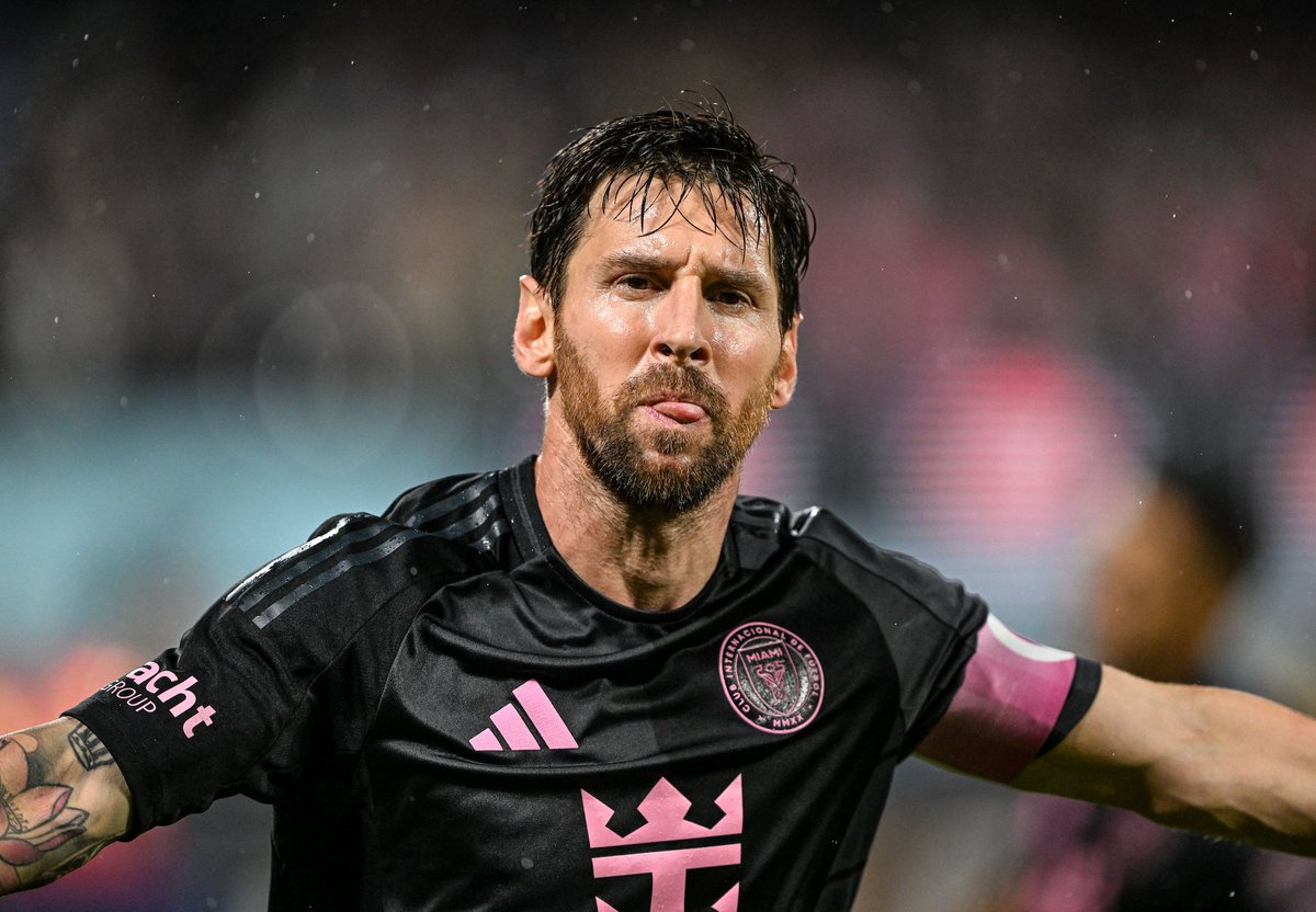 🚨💣 𝐄𝐗𝐂𝐋𝐔𝐒𝐈𝐕𝐄: Lionel Messi does NOT rule out NOT playing the World Cup if he doesn't feel fit.

For him, everything will depend on his fitness. If he feels even 1% less than 100%, he will not play.

He believes that the level of the MLS is not competitive enough to
