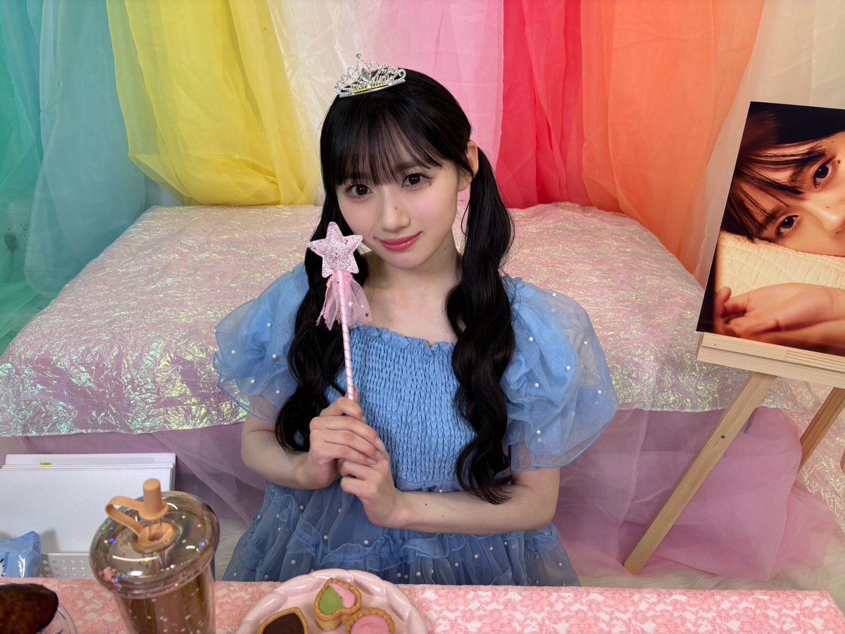 このあと20:00ごろ〜「#川﨑桜1st写真集」発売記念生配信です🌸 本日は