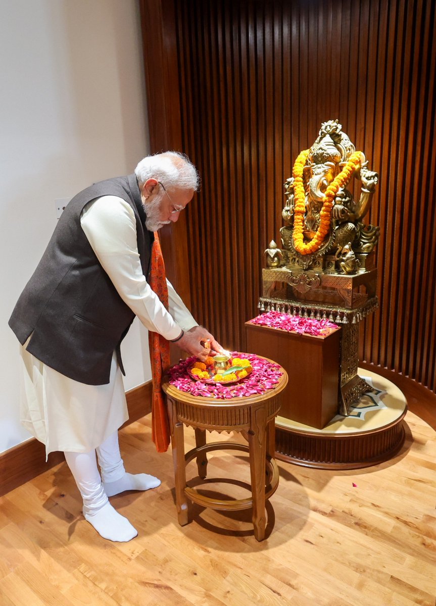 Narendra Modi Tamil tweet media