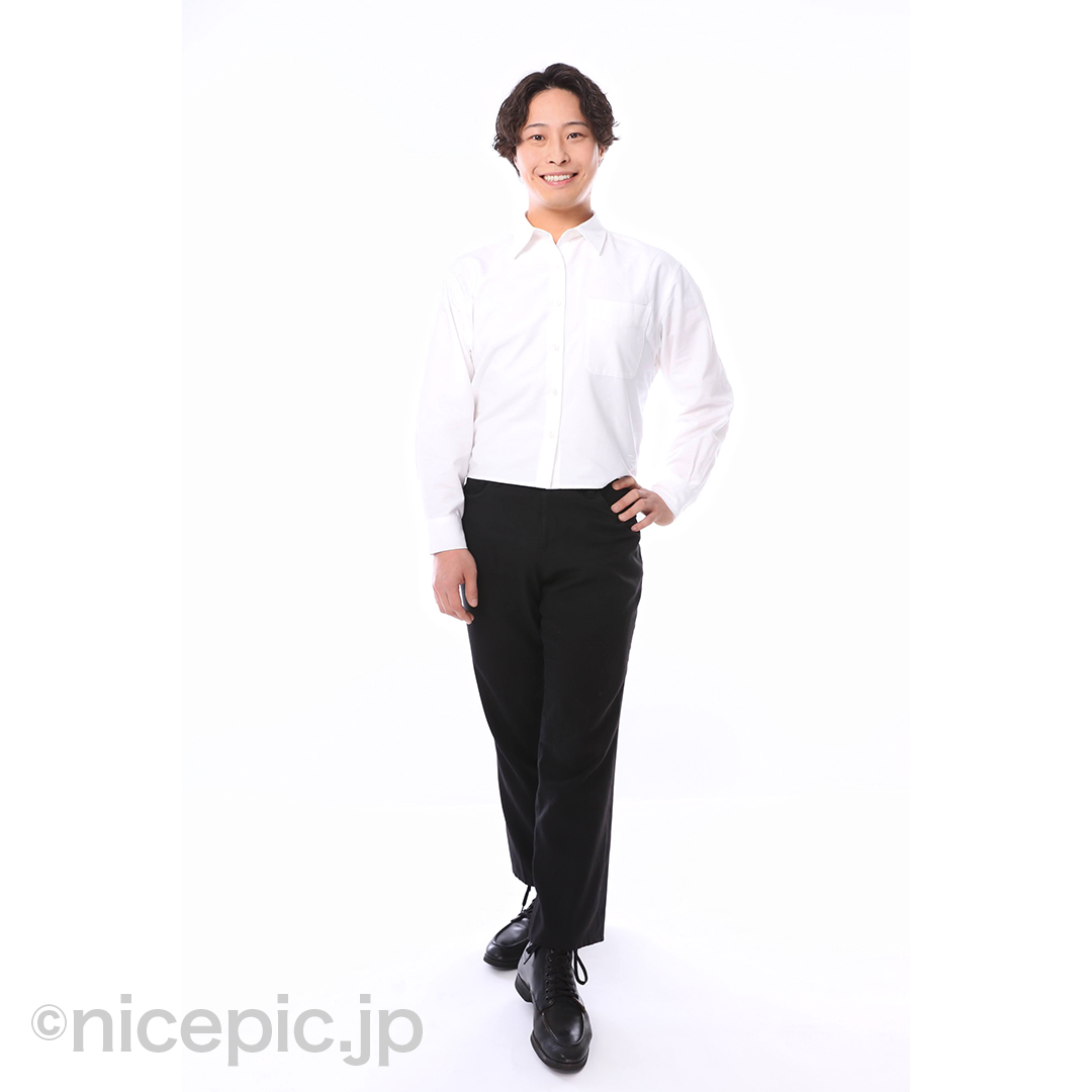 nicepic_jp's tweet image. 舞台・ミュージカル俳優を目指す方へ。衣装追加（+3,500円〜）で「白シャツ」の清潔感と「タキシード」の気品、両方を手に入れませんか？

プロのヘアメイクとポージング指導で役幅をアピール！セルフメイクも大歓迎。全データ即日渡しで急な応募も安心です📸

 #ミュージカル俳優 #宣材写真 #NICEPIC