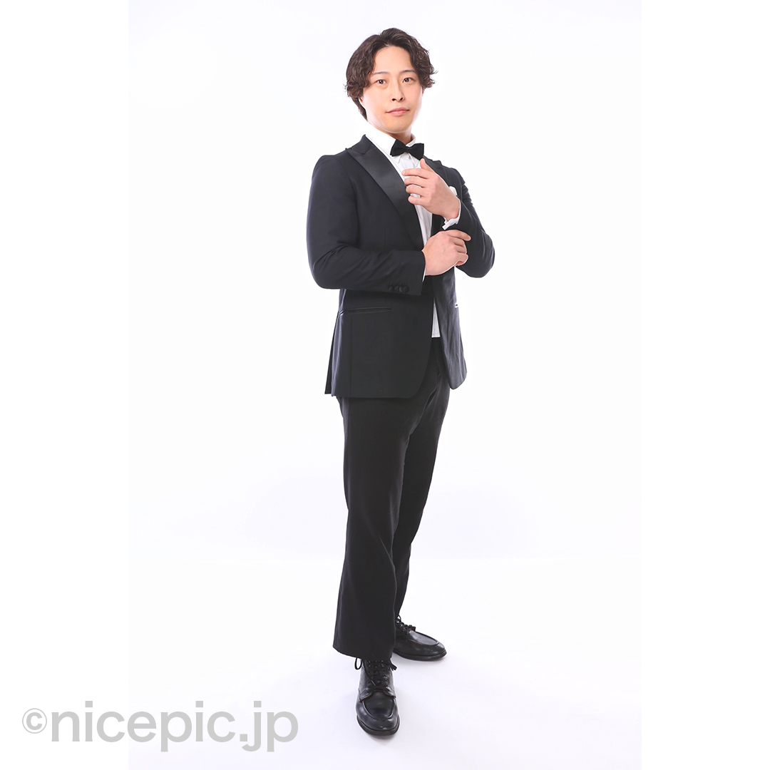 nicepic_jp's tweet image. 舞台・ミュージカル俳優を目指す方へ。衣装追加（+3,500円〜）で「白シャツ」の清潔感と「タキシード」の気品、両方を手に入れませんか？

プロのヘアメイクとポージング指導で役幅をアピール！セルフメイクも大歓迎。全データ即日渡しで急な応募も安心です📸

 #ミュージカル俳優 #宣材写真 #NICEPIC
