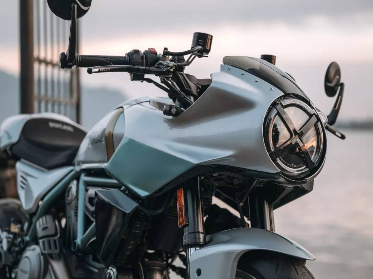 PutiMotor's tweet image. ドゥカティが欧州で、世界限定873台の「フォーミュラ73」を発表。

ブランドの歴史を象徴する伝説の名車「750スーパースポーツ・デスモ」への敬意を表したモデル。

伝統のデスモドロミック機構を採用した803cc空冷L型ツイン「デスモドゥエ」を搭載。

日本導入は未定。

news.webike.net/motorcycle/516…