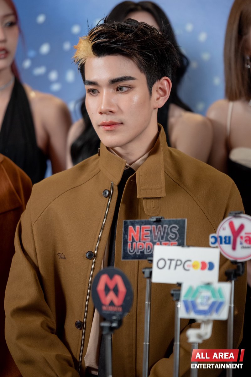 “เจมีไนน์ - โฟร์ท” ช่วงสัมภาษณ์ก่อนเริ่ม RISER CONCERT D-1

#RISERCONCERTD1 
#RISERMUSIC #RISERCONCERT
#Gemini_NT #Fourthnattawat