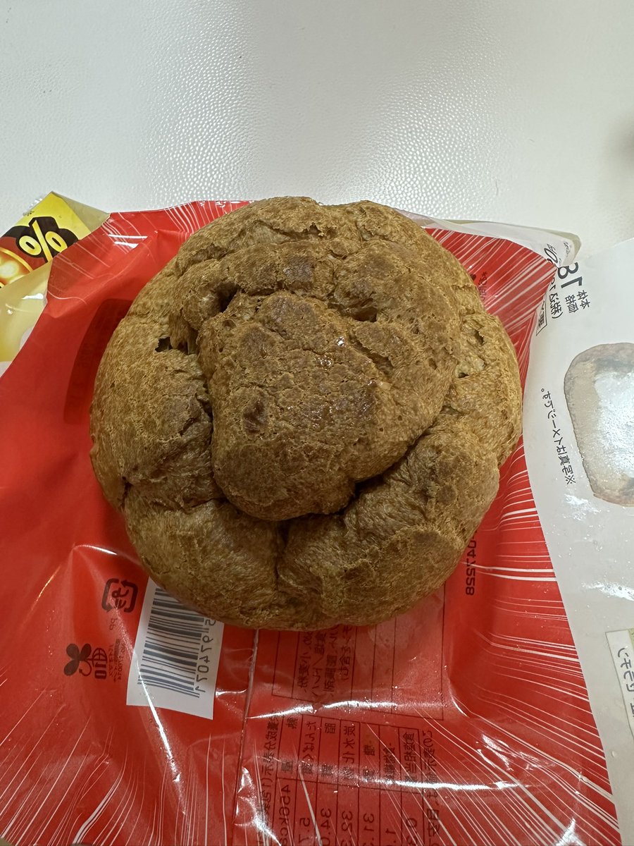 今日は頑張ったので←何を？🤣
ご褒美に買ってみましたが、大きくて食べきれない😅😅😅
20260213
#ローソン
#大きなチョコシュー