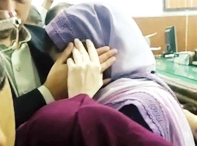 عوام بھی یاد رکھتے ہیں کہ کس نے کب بیماری کو “ڈرامہ” کہا اور کب علاج کی اپیل کی۔ مستقل مزاجی ہی ساکھ بناتی ہے، وقتی مؤقف نہیں