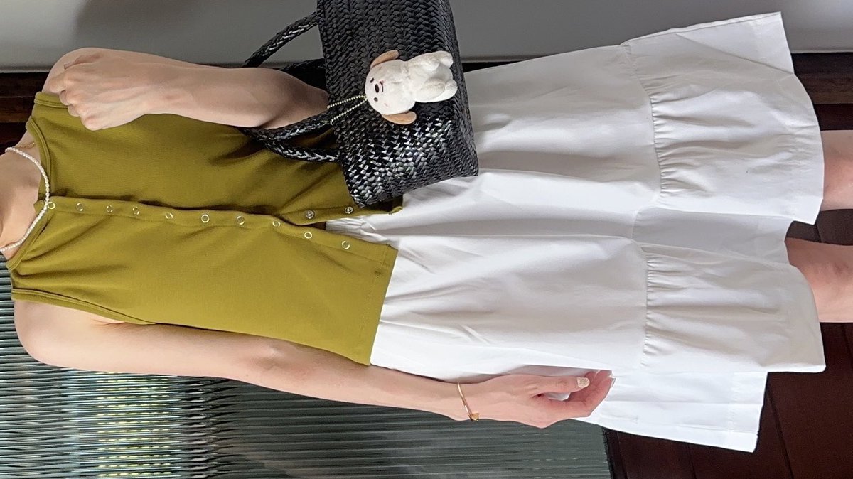 รวมกระโปรงตัวเก่งมาให้  ทรงสวย ความยาวประมาณเข่า สาวๆตัวเล็กใส่ได้ ราคาหลักร้อย