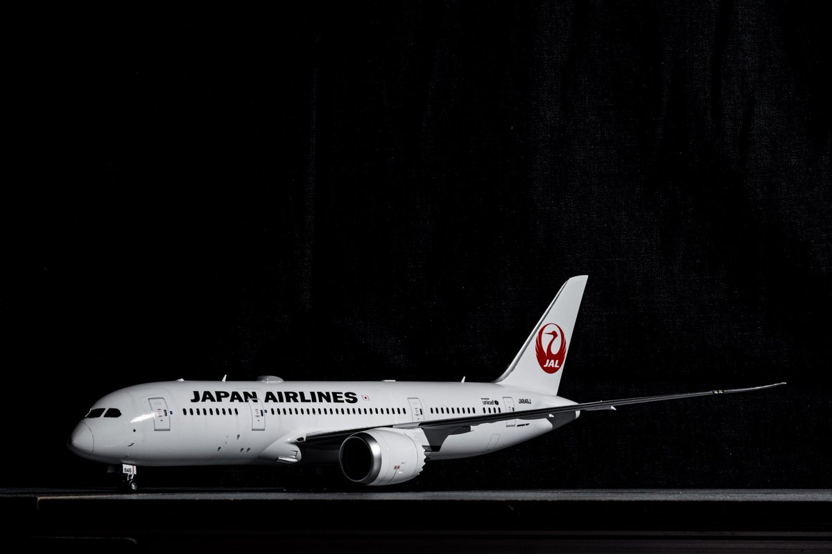 yubari_taka's tweet photo. 【完成】
1/144 B787-8 
kit:ZVEZDA
Decal:Draw Decal
電飾ありで制作！
少しだけ汚しをした
翼の上のデカールはほぼ自作
787かっこいいね🤤
#144スケモ https://t.co/uctXXZd2UQ