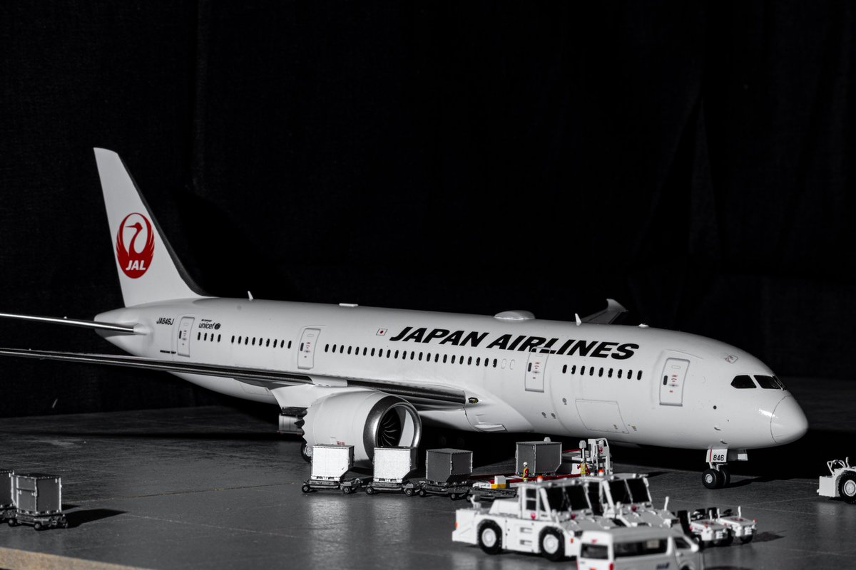 yubari_taka's tweet photo. 【完成】
1/144 B787-8 
kit:ZVEZDA
Decal:Draw Decal
電飾ありで制作！
少しだけ汚しをした
翼の上のデカールはほぼ自作
787かっこいいね🤤
#144スケモ https://t.co/uctXXZd2UQ