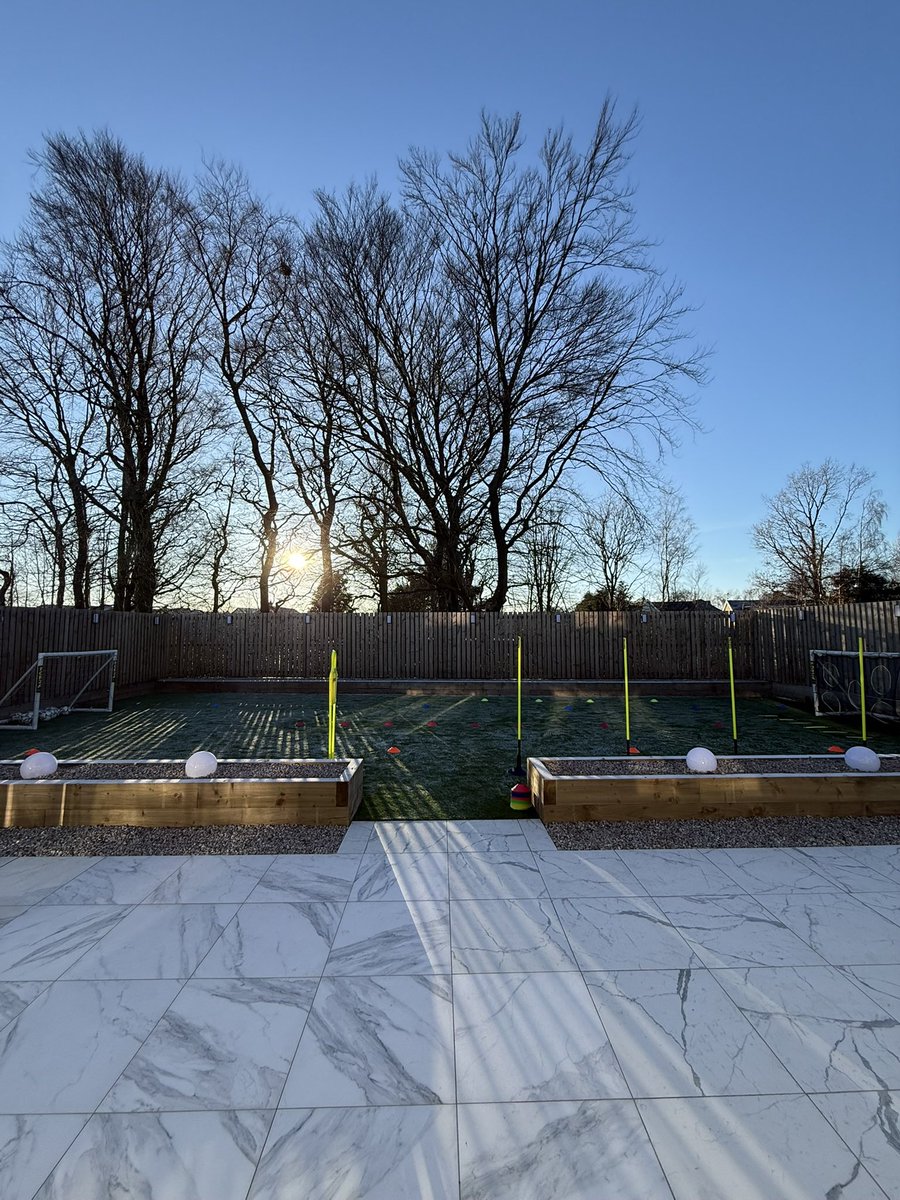 Derek Howie tweet media