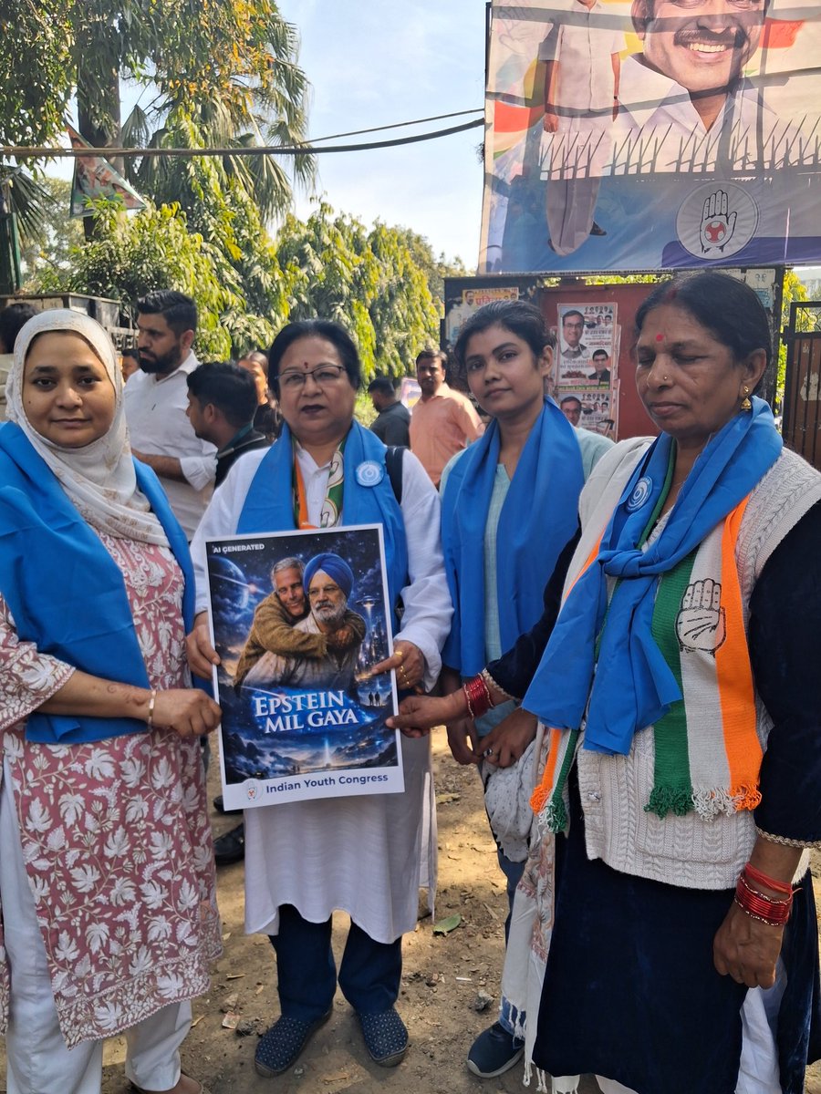 जेफ़री एप्स्टीन जैसे कुख्यात अपराधी के साथ मुलाक़ातें “चाय–कॉफ़ी” तक सीमित नहीं हो सकतीं। 🚫
ई-मेल और सार्वजनिक बयानों में ये विरोधाभास क्यों? मोदी सरकार बताए ? क्या उनकी नीतियों पर एप्स्टीन का कोई प्रभाव था?
जो सरकार ‘संस्कार’ की बात करती है,वही आज ‘सफ़ाई’ देने में व्यस्त है।