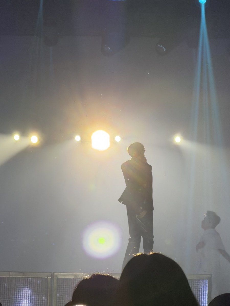 오늘도 민규 후광 미ㅕ쳣네..