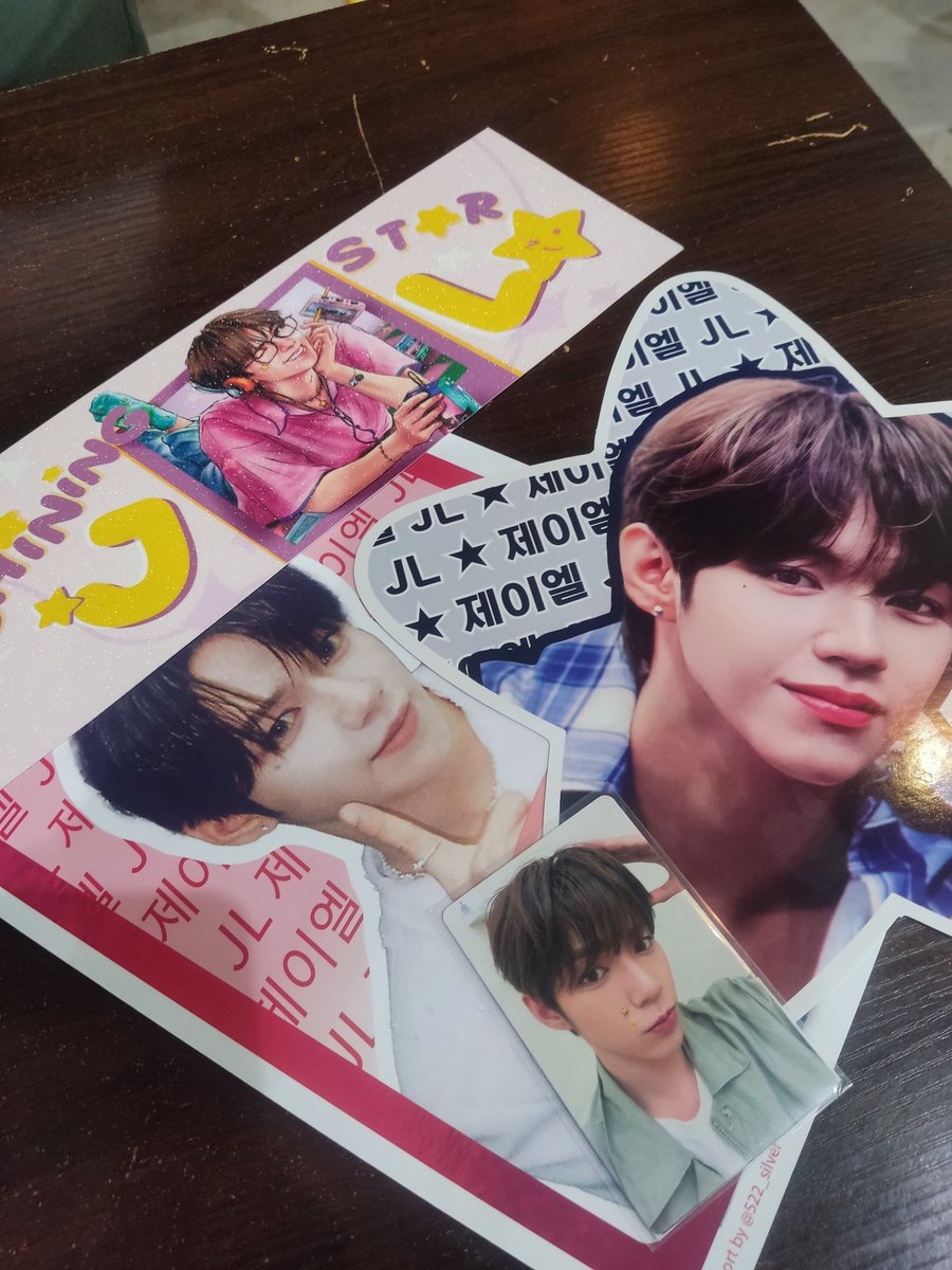 sf9_vote's tweet photo. Got so many freebies but sadly I can't attend (personal prob). Thank you FOHA's for giving me this!
Next time ulit, Ahof, pupunta na talaga ako https://t.co/peBLsvUReT