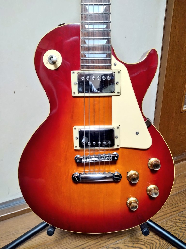 初めてバンドを組んだのが中学3年！ その時のギターがYAMAHAのレス