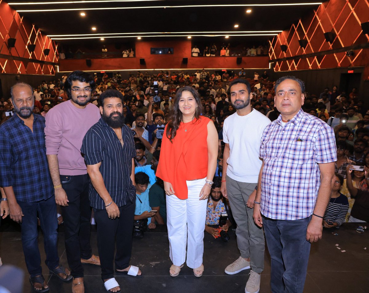 kayaldevaraj's tweet photo. Reliving the love. Reliving the memories.
The theatre turns emotional for this evergreen masterpiece #MounamPesiyathey❤️
#MounamPesiyatheyFromToday
#AparajeethFilms @swamahiman @directorameer @Suriya_offl #Laila @trishtrashers @thisisysr @ramji_ragebe1 #Rajeevan https://t.co/XCLoun9OLS