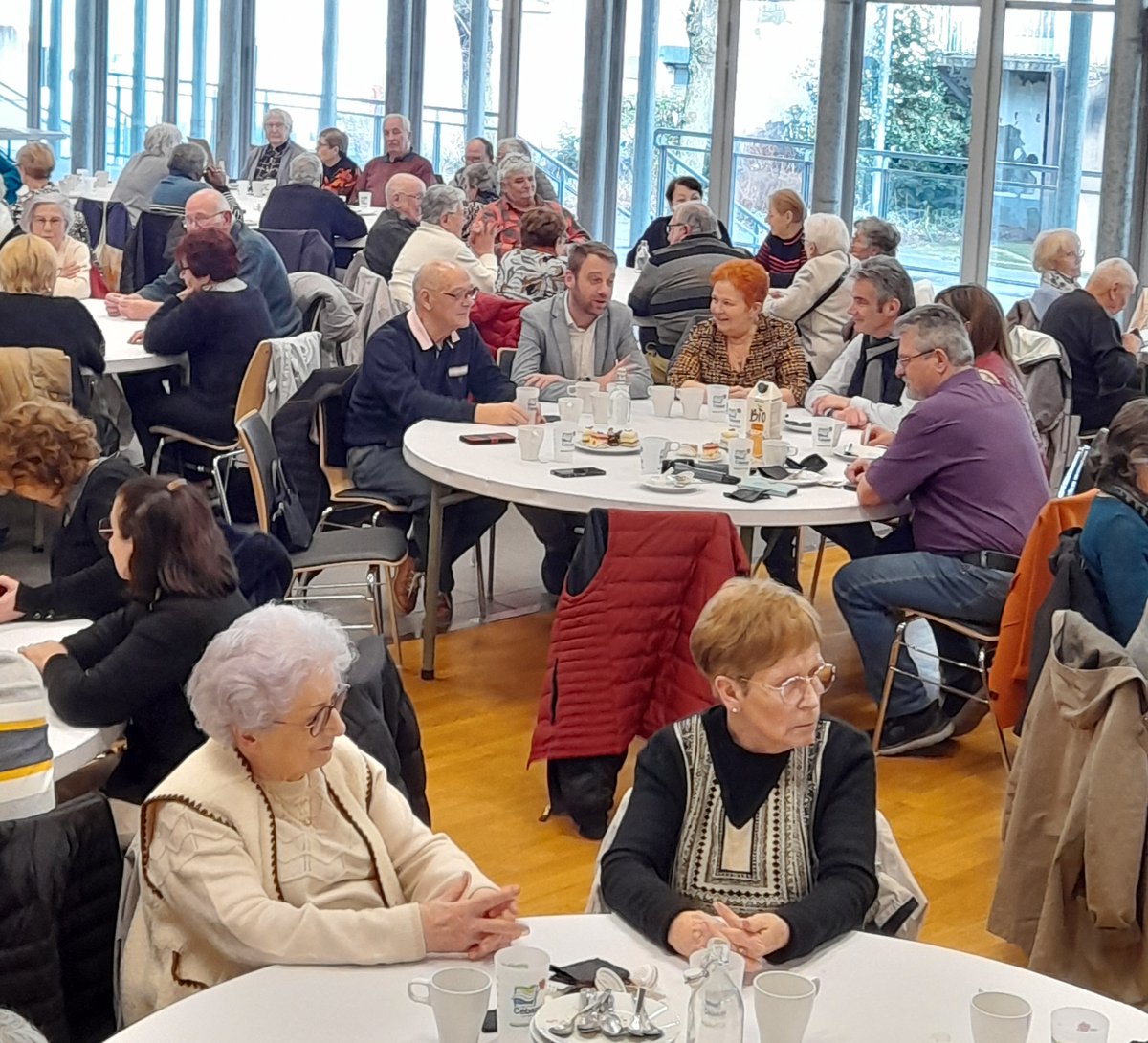 120 seniors réunis pour lancer la saison C’senior ! 
Un après-midi convivial, des retrouvailles, des échanges autour d’un thé ☕Et surtout… de nouveaux RDV à venir !
🧠 Brain Ball
💻 Ateliers numériques
🔐 Prévention arnaques
Les 60 ans et+ ont leur programme pour rester actifs