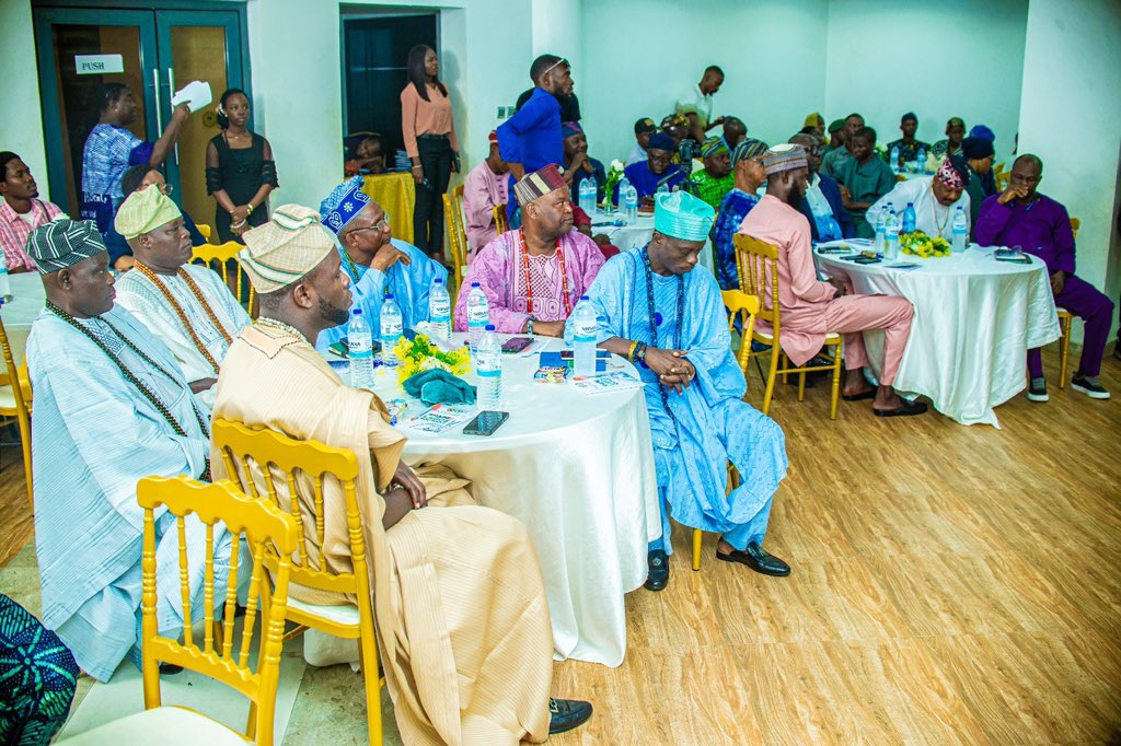 followlasg's tweet photo. INCLUSIVE GOVERNANCE: LASG HOLDS STRATEGIC ENGAGEMENT WITH POLITICAL CLASS IN IKORODU

https://t.co/D7XlKFboka

@jidesanwoolu @drobafemihamzat @of_civic @gbenga_omo @gboyegaakosile @LanreBajulaiye @BarrBimbola @Mr_JAGs @Riddwane
#AGreaterLagosRising 
#LASG https://t.co/2FJs2ombcN