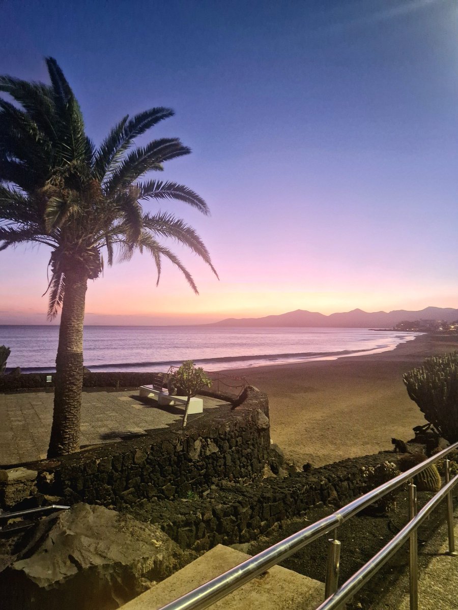NiamhMcKernan's tweet photo. Last weekend was a welcome break from this rain. This weather would put ye daft #wheretonext https://t.co/YACFQ93sj7