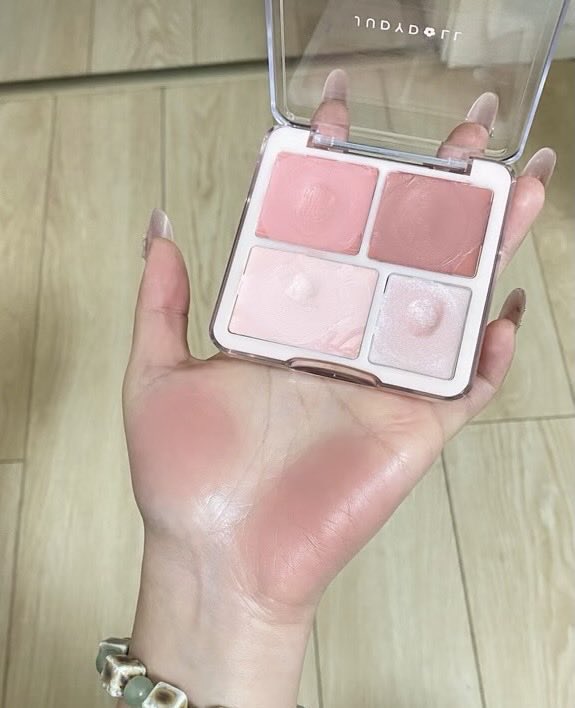 GUYS if you’re into fresh &amp; natural makeup looks, PLEASE look at this blush 😭 The color is so fresh and the shimmer is NOT too much🙂‍↔️