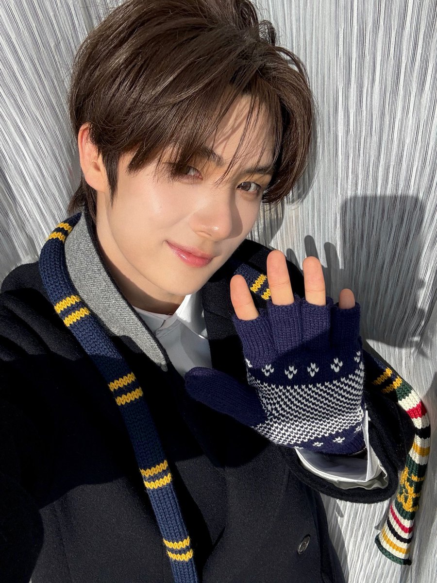 i love how the sun hits my face like this, feels warm and calm, just standing here thinking about nothing, enjoying quiet moments and pretending time moves slower today