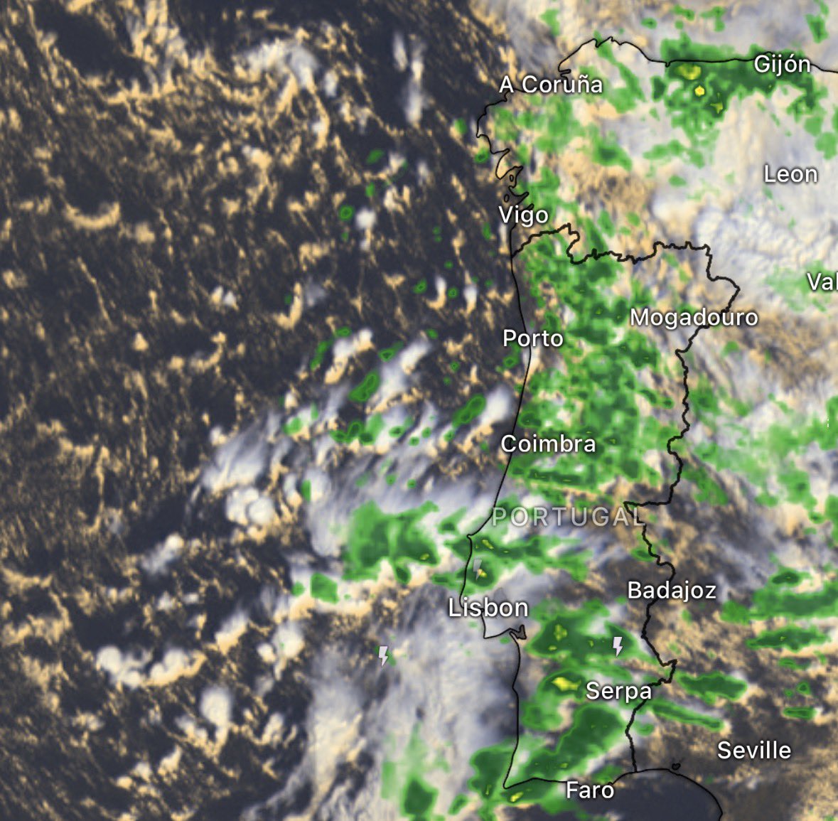 WXWatcher07's tweet photo. Widespread instability behind #Oriana keeps downpours and thunderstorms in the forecast across Portugal and parts of Spain today. Winds will be very gusty at times, reaching 70-80 km/h. Mountainous areas should see higher gusts to 100-110 km/h. 

Today is the last day of an incredible Atlantic storm saga — Tomorrow, we welcome back the Azores Anticyclone!