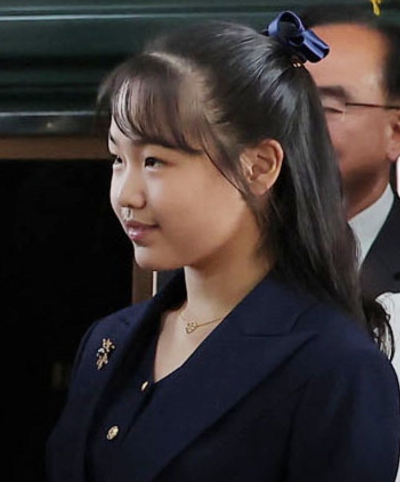 Bonjour4145's tweet photo. たった2年でここまで変わる
北朝鮮のプリンセス https://t.co/gcfrbzxGiM