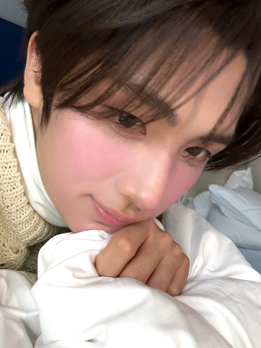 i’m just staying in bed a little longer, hiding in warm blankets, feeling soft and slow today, letting my mind wander and pretending i don’t have anywhere else to be yet