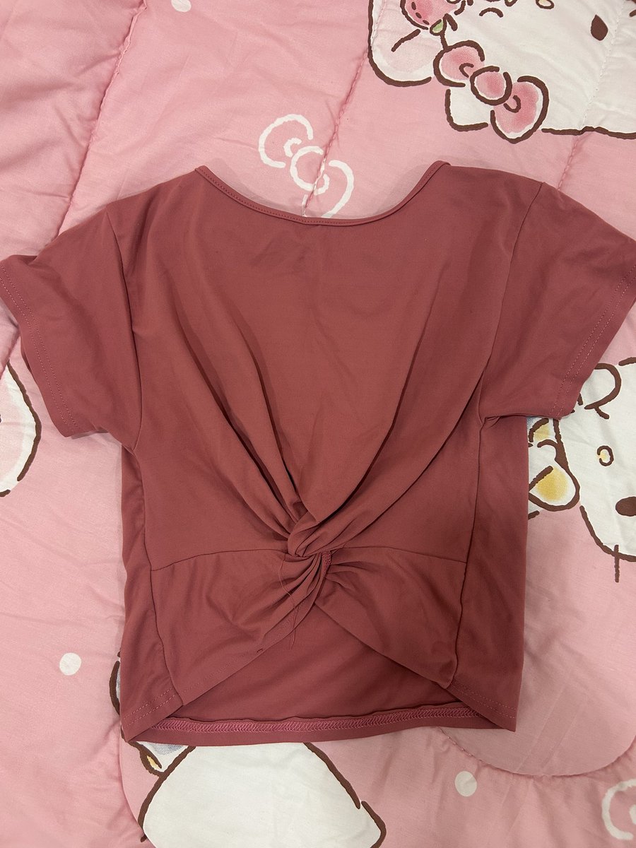 MamuSecondhand's tweet photo. 📍ตัวละ 40฿ 
4 ตัว 150฿ 

shipping  1 ตัว 30฿ , 2-4 ตัว 35฿

 #ส่งต่อเสื้อผ้า #ส่งต่อเสื้อผ้ามือสอง #ส่งต่อcintageshop #เสื้อผ้ามือสอง https://t.co/UbAri23Jpi
