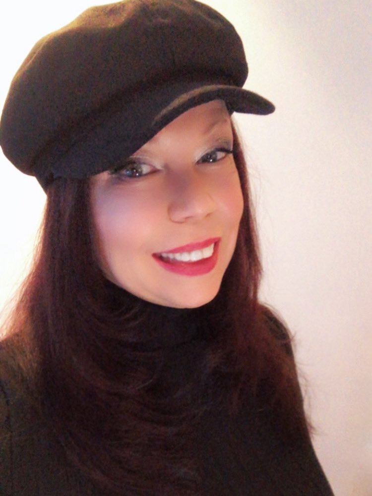 Avez-vous une « Tête à Chapeau »? Aimez-vous en porter? 
.
.
MUA:  MySelf
Photographie: MySelf
CindyCinnamon.com 
.
.
.
.
.
#YouCanKeepYourHatOn #Hat #Casquette #Style #LookduJour