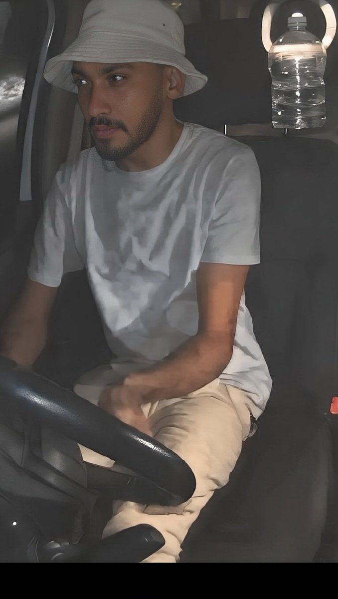 TwaRSA26's tweet image. Somebody cleared a picture of the killer of the Uber driver...

Repost for awareness!!