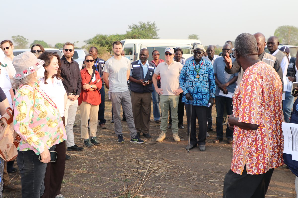 WHOSouthSudan's tweet photo. In the spirit of #OneHealth 🩺🐄, Dr @karamagih, @WHO Rep in 🇸🇸, joined Hon Onyoti Adigo Nyikuac, Minister of Livestock &amp; Fisheries, @FAOSouthSudan, ambassadors &amp; partners to launch the dry-season livestock vaccination in Dijere cattle camp, Ladu Payam, targeting Anthrax &amp; Rabies https://t.co/P0FASKBb44